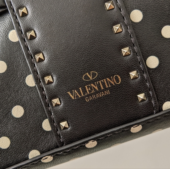 Valentino Garavani Very V Ruffle Rockstud Bag - Picture 7 of 16